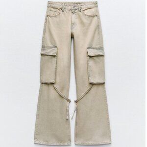 MID-RISE TRF CARGO JEANS in size 6